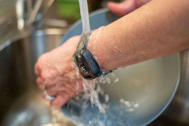 bracciale_smart_telesoccorso_impermeabile